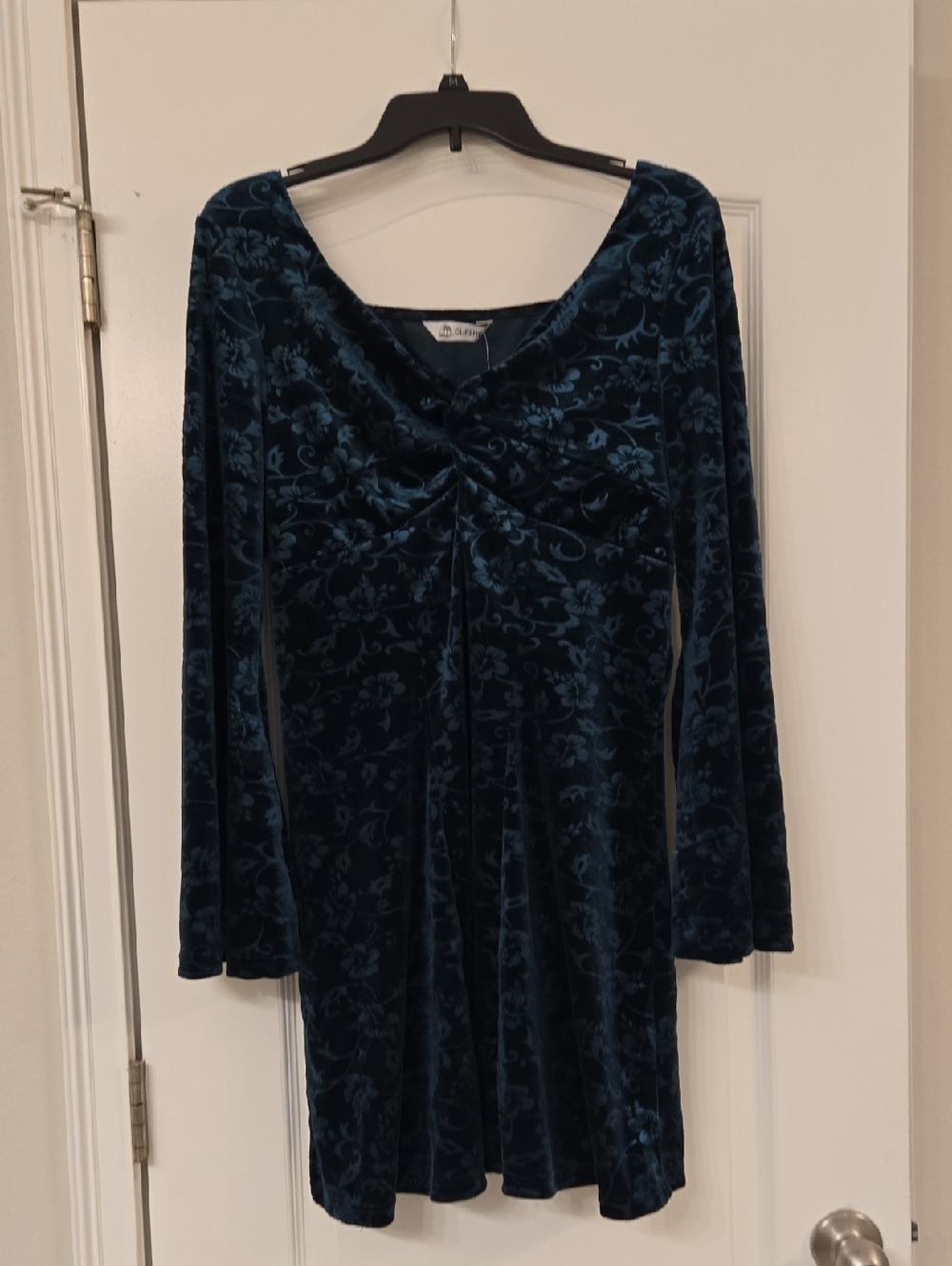 Cupshe Green Velvet Floral Twist-Front Long Sleeve Dress